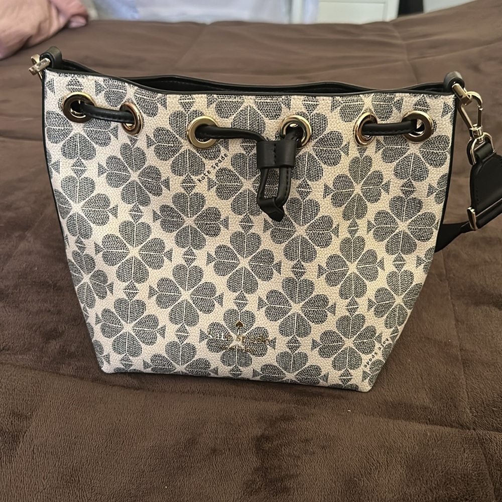Kate Spade - Spade Flower Small Bucket Bag - Picture 4 of 13